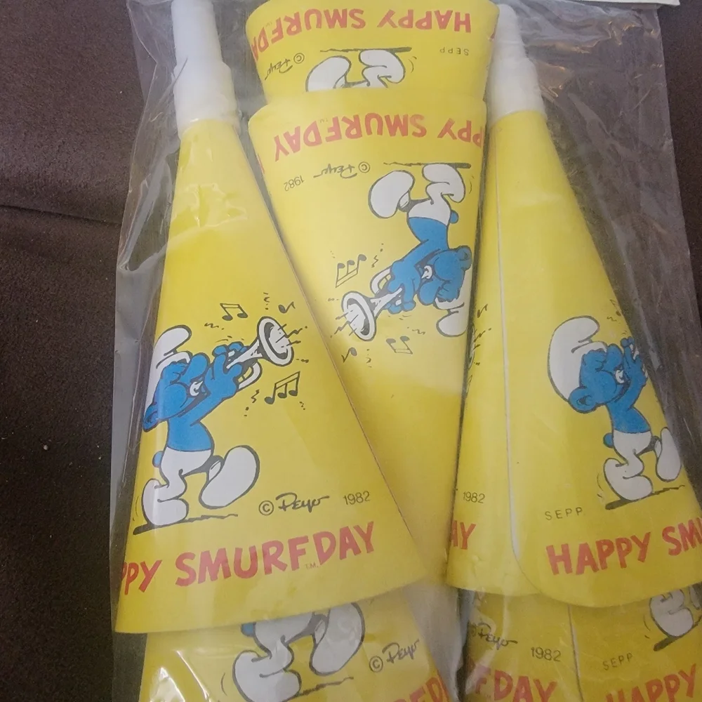 Unique Vintage Smurf Party Horns - Yellow NIB